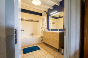 Salle de Bain rdc gite heliodore Pomport